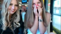 Se Desnuda En Publico