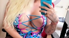 Big Booty Busty Blonde tranny masturbating