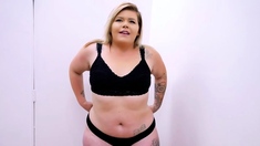 Blonde amateur bbw milf masturbates on cam