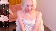 amateur blonde solo webcam