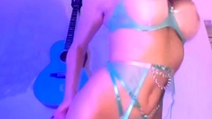 Exposed hottie babe Katie Bell masturbating
