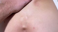 Amateur ass rammed outdoors