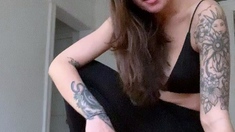 Amateur Foot Fetish Girlfriend Sucks and gives a Footjob
